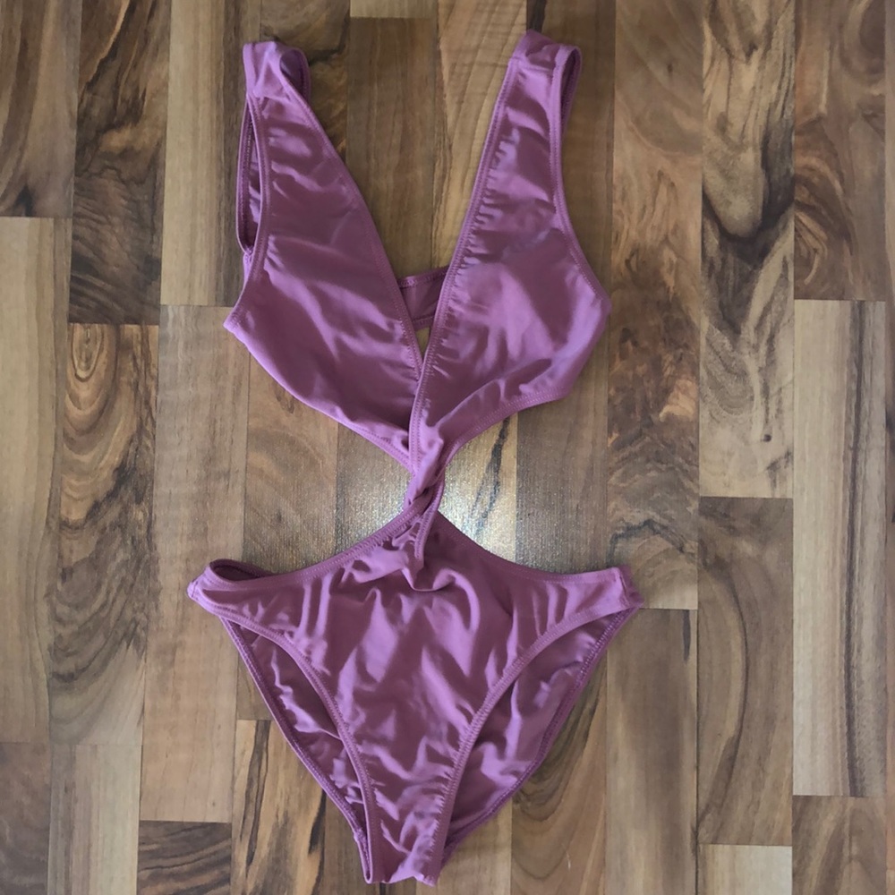 CUTOUT SWIMSUIT